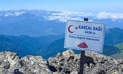 Karçal Dağı’nın Zirvesinde Büyüleyen Manzara