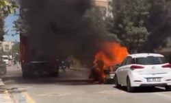 Şanlıurfa’da Park Halindeki Otomobil Alevlere Teslim Oldu