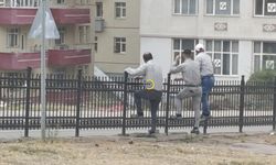 Bitlis’te Orta Refüj Korkulukları Tartışma Konusu: Vatandaşlar “Yüksek Atlama” Yapıyor
