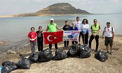 Van Gölü Kıyısında Anlamlı Buluşma: Verilen Mesaj Dikkat Çekti