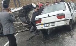 Bitlis’in Hizan ilçesinde iki araç kafa kafaya çarpıştı: 5 yaralı