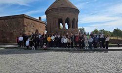 Ahlat’ın Tarihi Güzelliklerini 100 Doğasever Keşfetti