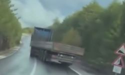 Çankırı’da Virajı Alamayan Tır Devrilmekten Son Anda Kurtuldu