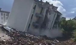 Elazığ'da 5 Katlı Bina Tek Hamlede Yıkıldı