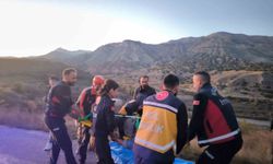 Erzincan’da Traktör Devrildi: Sürücü Altında Sıkıştı