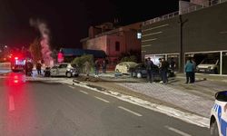 Kayseri’de Otomobil Alev Aldı: 2 Yaralı