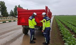 Muş’ta Traktör Römorklarına Reflektör Takıldı