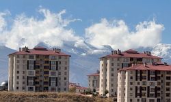 Yüksekova’da Cilo Dağları’na Mevsimin İlk Karı Yağdı
