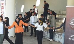 Dicle Üniversitesi’nde Kampüs Halaylarla Şenlendi