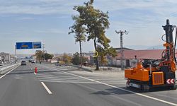 Tatvan’da yol kenarlarına çelik bariyer yapılıyor