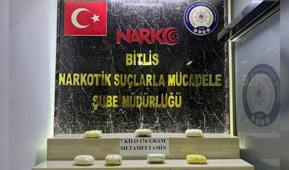 Araç göğsüne zulalanmış uyuşturucu dedektör köpek tarafından bulundu