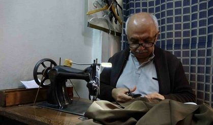 Gaziantepli Terzi Nurettin Usta, 50 Yıldır 1950 Model Makinesiyle Zamana Meydan Okuyor