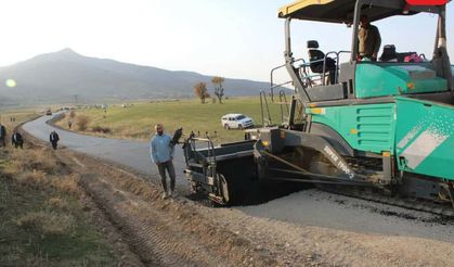 Mutki’de Köy Yollarında 100 Kilometrelik Sıcak Asfalt Tamamlandı