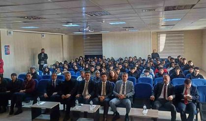 Hakkari’de Gençlere DENEYAP ve TEKNOFEST Tanıtımı Yapıldı