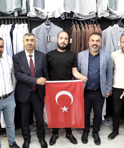 Bitlis’te Esnafa Türk Bayrağı Dağıtıldı: “Birlik, Beraberlik ve Güçlü Türkiye Mesajı”