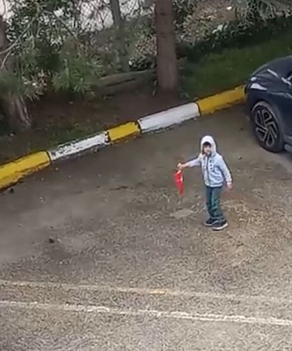 5 Yaşındaki Miraç'tan Duygulandıran Bayrak Hassasiyeti