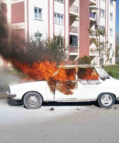 Araçta Unutulan Bu Eşyalar Yangın Riski Oluşturuyor