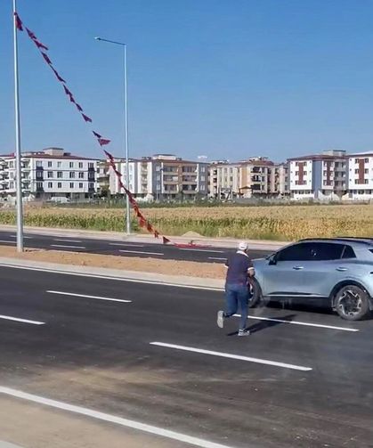Batman'da Türk Bayrağına Duygulandıran Hassasiyet