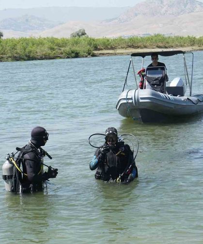 Murat Nehri'nde Kayıp Berat İçin Zamana Karşı Mücadele