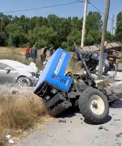 Muş'ta Traktör İle Otomobil Çarpıştı: 3 Yaralı