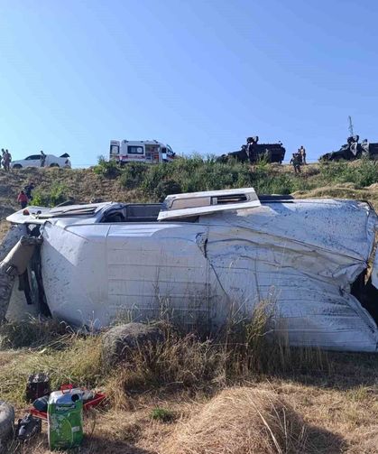 Van-Erciş Yolunda Minibüs Şarampole Yuvarlandı