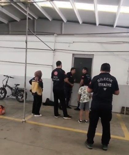 Çocuklar Çöken çatının Altında Mahsur Kaldı