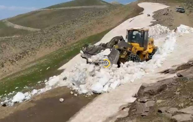 Bitlis'te Temmuz ayında karla mücadele hâlâ devam ediyor