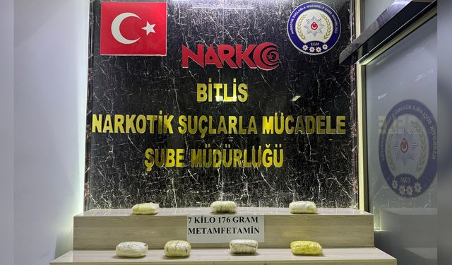 Araç göğsüne zulalanmış uyuşturucu dedektör köpek tarafından bulundu