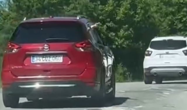 Bolu’da Bir Araç Etrafa Çöp Saçtı