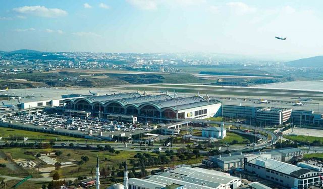 Sabiha Gökçen bayram tatili yoğunluğunu başarıyla yönetti