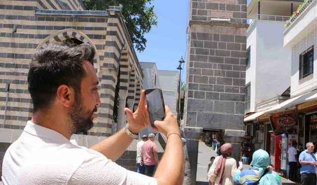 Ünlü Fenomenden, Ücretsiz Kent Rehberliği