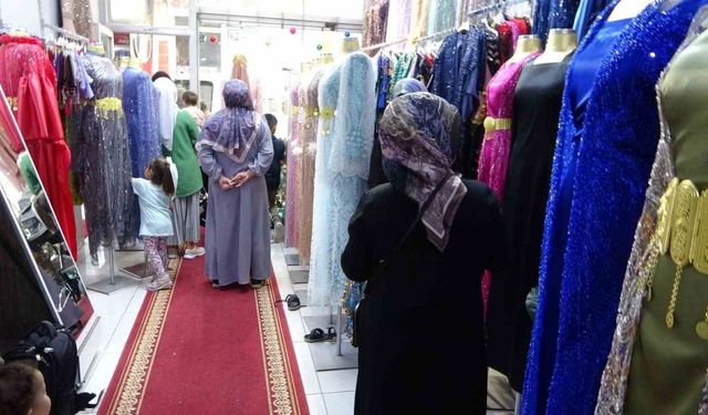 Yöresel Kıyafetler Van'da Yoğun İlgiyle Karşılanıyor