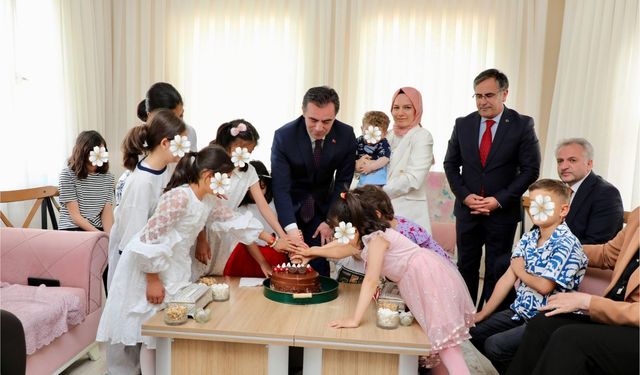 Çocuk evlerine bayram ziyareti