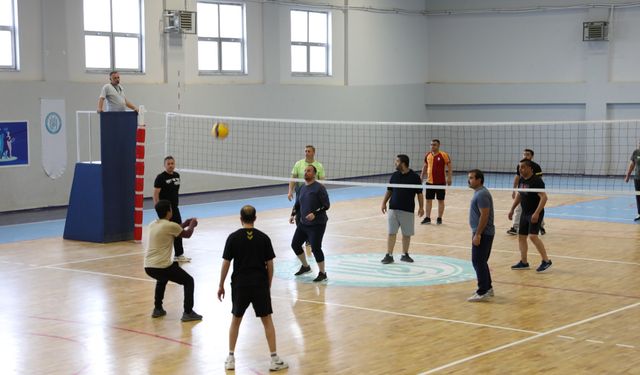 BEÜ’de Voleybol Turnuvası Tamamlandı: Spor ve Dayanışma Bir Aradaydı