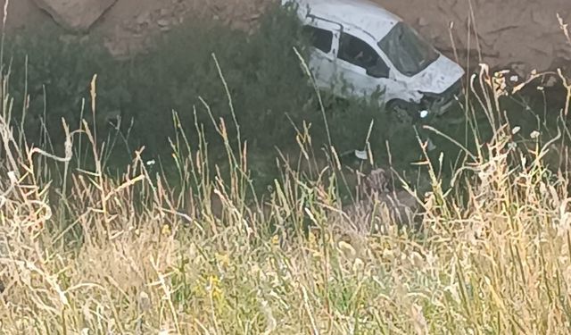 Bitlis’te uçuruma yuvarlanan araçta 4 kişi yaralandı