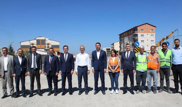 Bakan Uraloğlu, Tatvan Karşıyaka Kavşağında İncelemelerde Bulundu