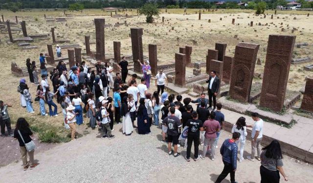 Antalya'dan gelip müzekenti gezdiler