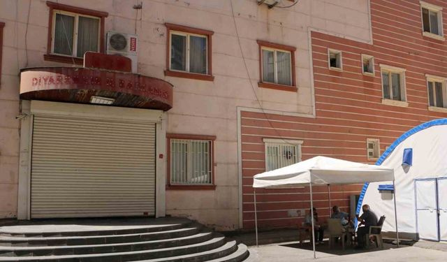 Cefakar Anneler Evlat Nöbetine Devam Ediyor