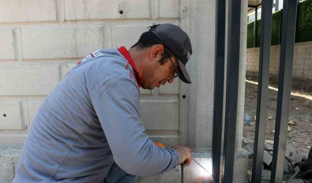 Demircilerin sıcak havada zorlu mesaisi