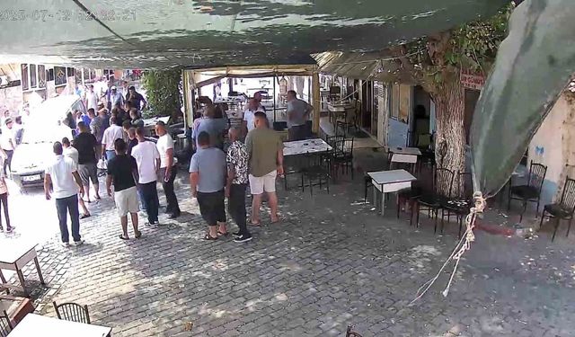 Kahvehanede otururken kalp krizi geçiren adam hayatını kaybetti