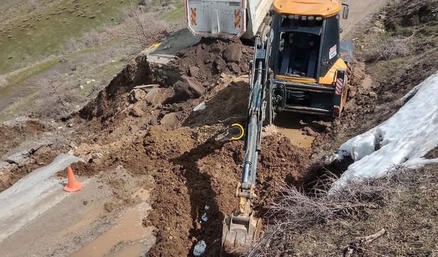 Çöken Yol İl Özel İdaresi Ekiplerinin Hızlı Müdahalesiyle Açıldı