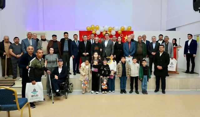 Vali Ahmet Karakaya, Ahlat Engelsiz Yaşam Merkezinde İftar Programına Katıldı
