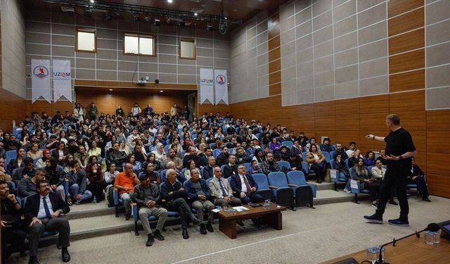 OMÜde Evrenin Sırları Konuşuldu