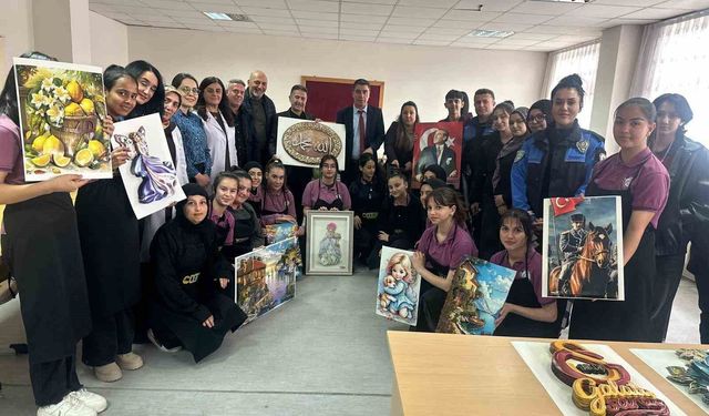 Polisten Gençlere Sanat Desteği