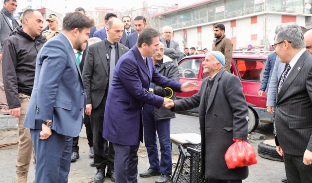Vali Karakaya Adilcevaz’da Esnaf ve Vatandaşlarla Buluştu