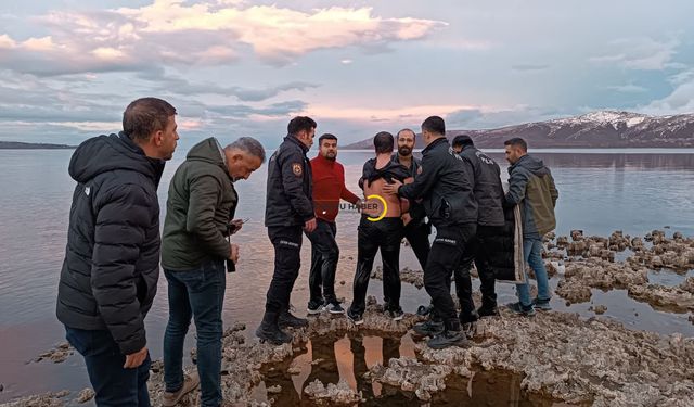 Van Gölü'nde donma tehlikesi geçiren vatandaş kurtarıldı