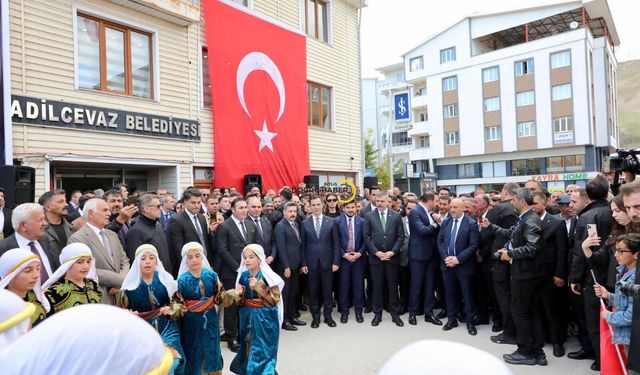Bakan Çiftçi Adilcevaz’da esnaf ve vatandaşlarla buluştu
