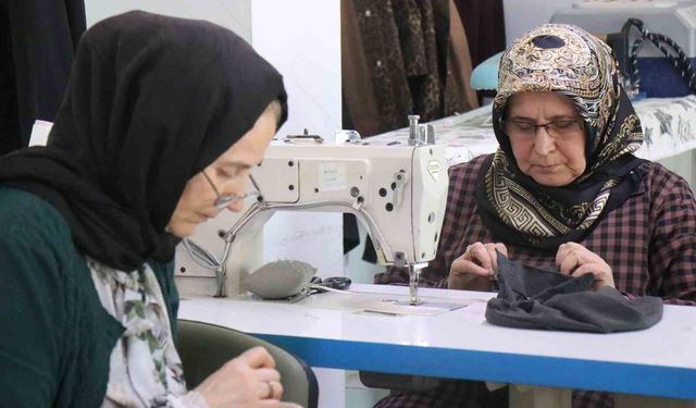 65 Yaşındaki Remziye Demir’in Dikiş Tutkusu