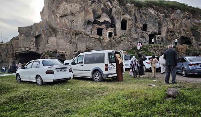 Ahlat'taki Tarihi Mekanlara Bayram İlgisi