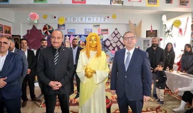 Kars’ta Anadolu Kültürü Sergisi İlgi Gördü